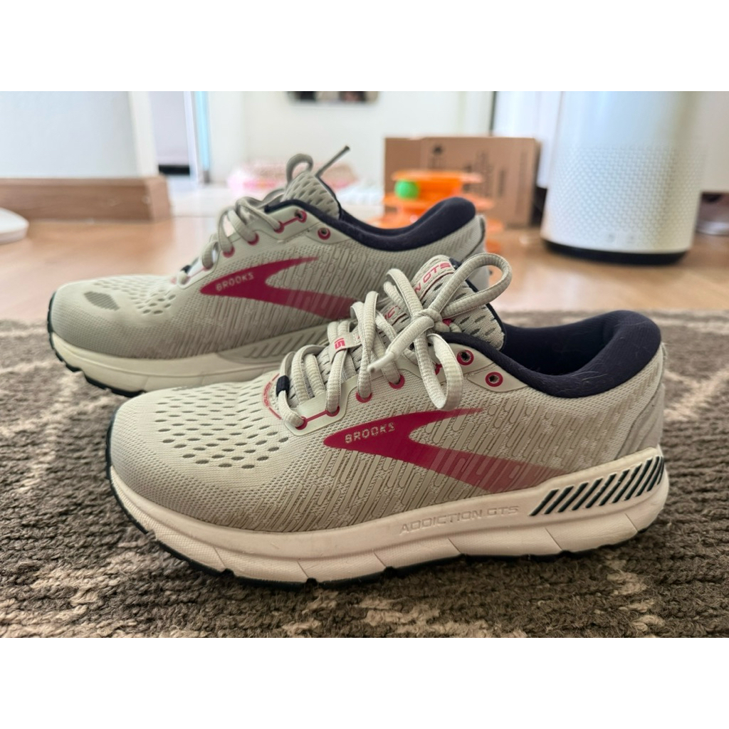 รองเท้าวิ่งผู้หญิงรุ่น Brooks Addiction GTS 15 ขนาด 24.5 cm 38.5 EUR 7.5 USA