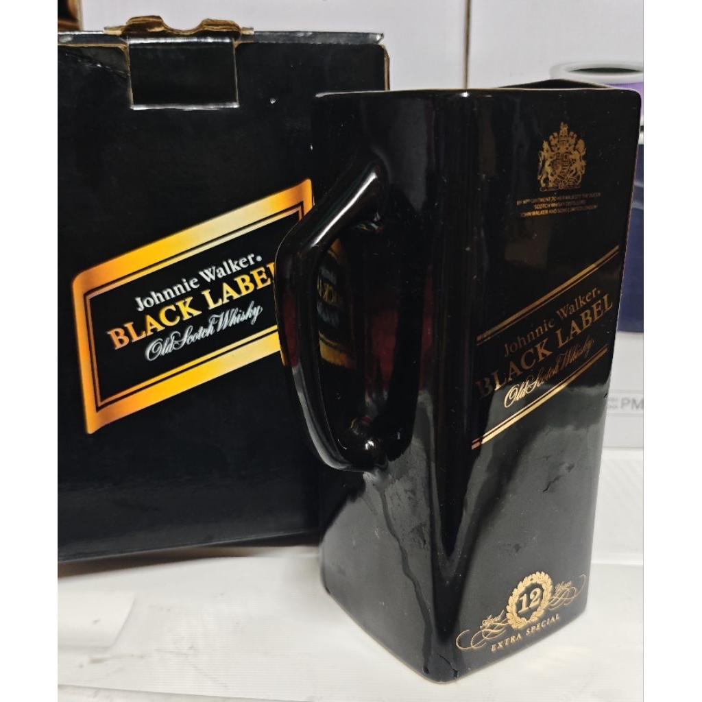 เหยือกน้ำ / น้ำแข็ง เซรามิกสีดำ พิมพ์ทอง Johnny Walker Black Label จุ 0.9 ลิตร