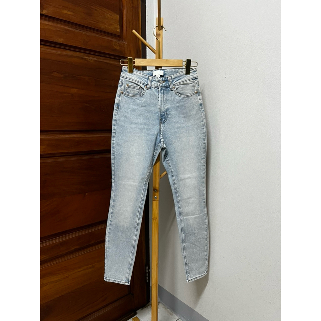 A084 กางเกงยีนส์ H&M eur36 มือสอง