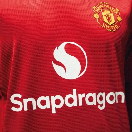 จัดส่งเร็วใน 3 วัน เฟล็ก สปอร์น หน้าอก SNAP DRAGON แมนฯยู 2025/26