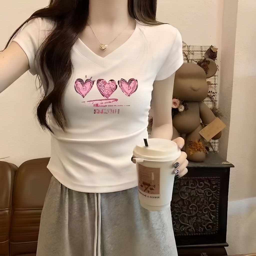 เสื้อยืดแขนสั้นผู้หญิง คอวี ตัวกระชับ ลายหัวใจ/แกะ ตัวข้างรูปทรงสวย ใส่สบาย