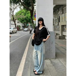 cherryshop🍒พร้อมส่ง เสื้อยืดผู้หญิง เสื้อยืดขาวแฟชั่น แขนสั้นคอวี ลําลองหลวม ๆ ย้อนยุค สไตล์เกาหลี