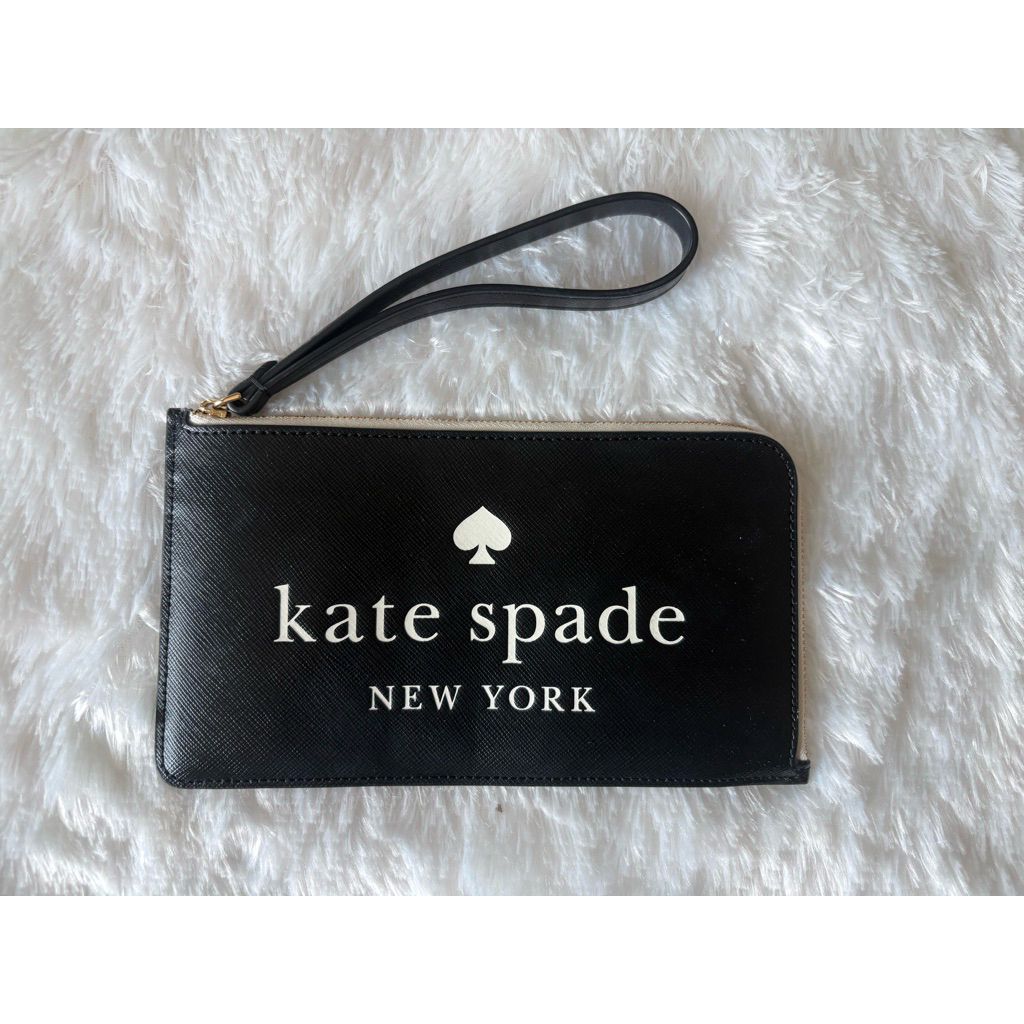 [มือสอง] กระเป๋าคล้องมือ Kate Spade ไซส์ L รุ่น Lucy Medium L-zip Wristlet