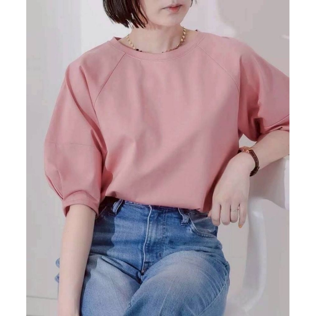 เสื้อยืดแพทเทิร์นเบสิคที่ไม่ธรรมดา! ดีเทลแขน 3 ส่วนจับจีบปลายแขน