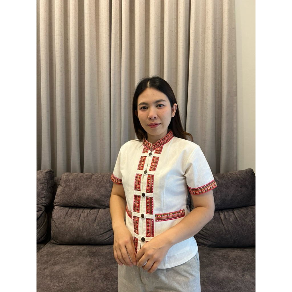 เสื้อพื้นเมืองภูไทหญิงแขนสั้น เนื้อผ้าฝ้ายชินมัยพื้นเมืองละเอียดอยู่ทรง