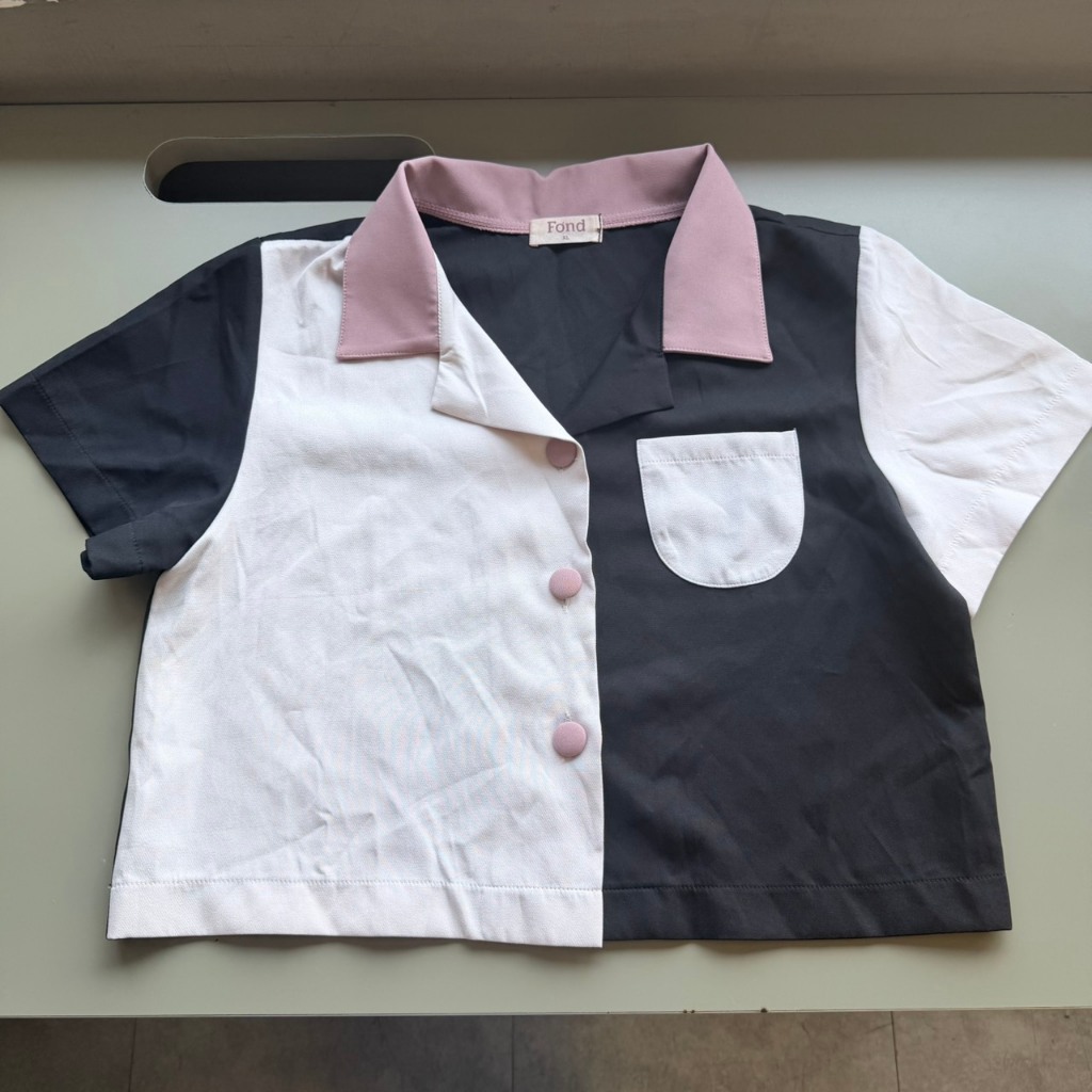 *L-XL*Used(ส่งต่อ) - Fond เสื้อเชิ้ตครอปทูโทน สีดำ-ขาว ปกชมพู