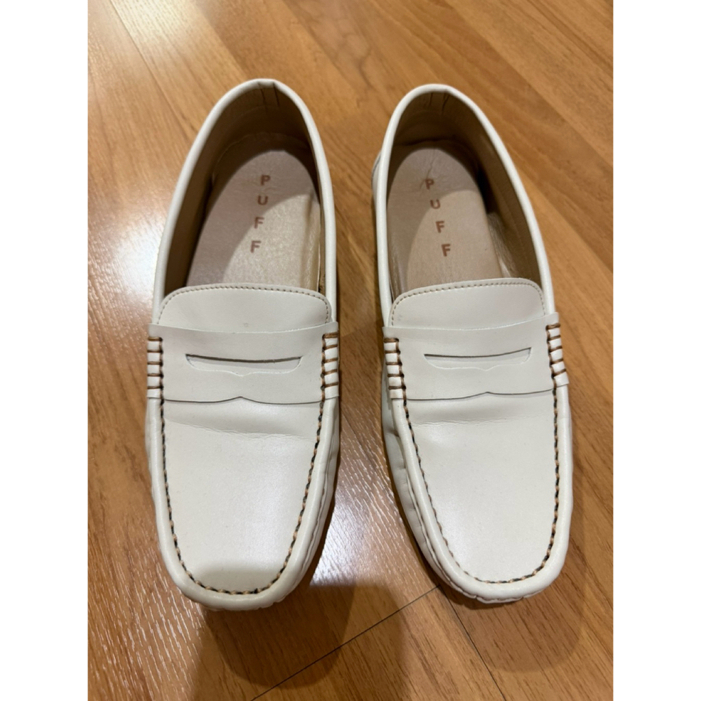 [มือสอง] รองเท้า loafers ยี่ห้อ puff shoes size 40 สีขาวครีม