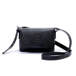 URTHE - กระเป๋าสะพาย รุ่น EMBLEM STRUCTURED FLAP CROSSBODY
