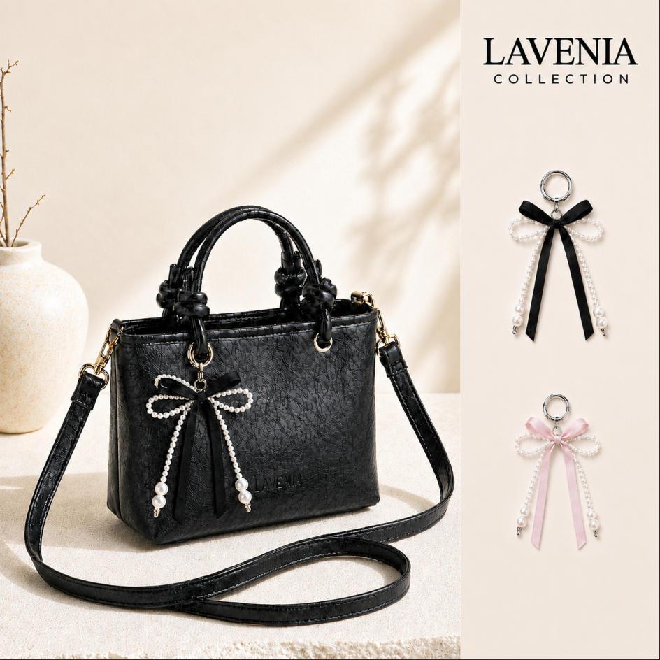 LAVENIA กระเป๋าถือผู้หญิงสีดำ พร้อมจี้โบว์มุก 2 สี กระเป๋าสะพายข้างแฟชั่น ดีไซน์หรู ใช้ได้ทุกวัน ของขวัญสำหรับผู้หญิง