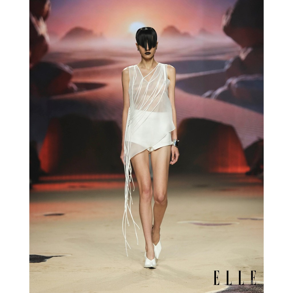 NICHP : Silent Flow : Camellia top : เสื้อ Top กล้าม ตกแต่งด้วยผ้า