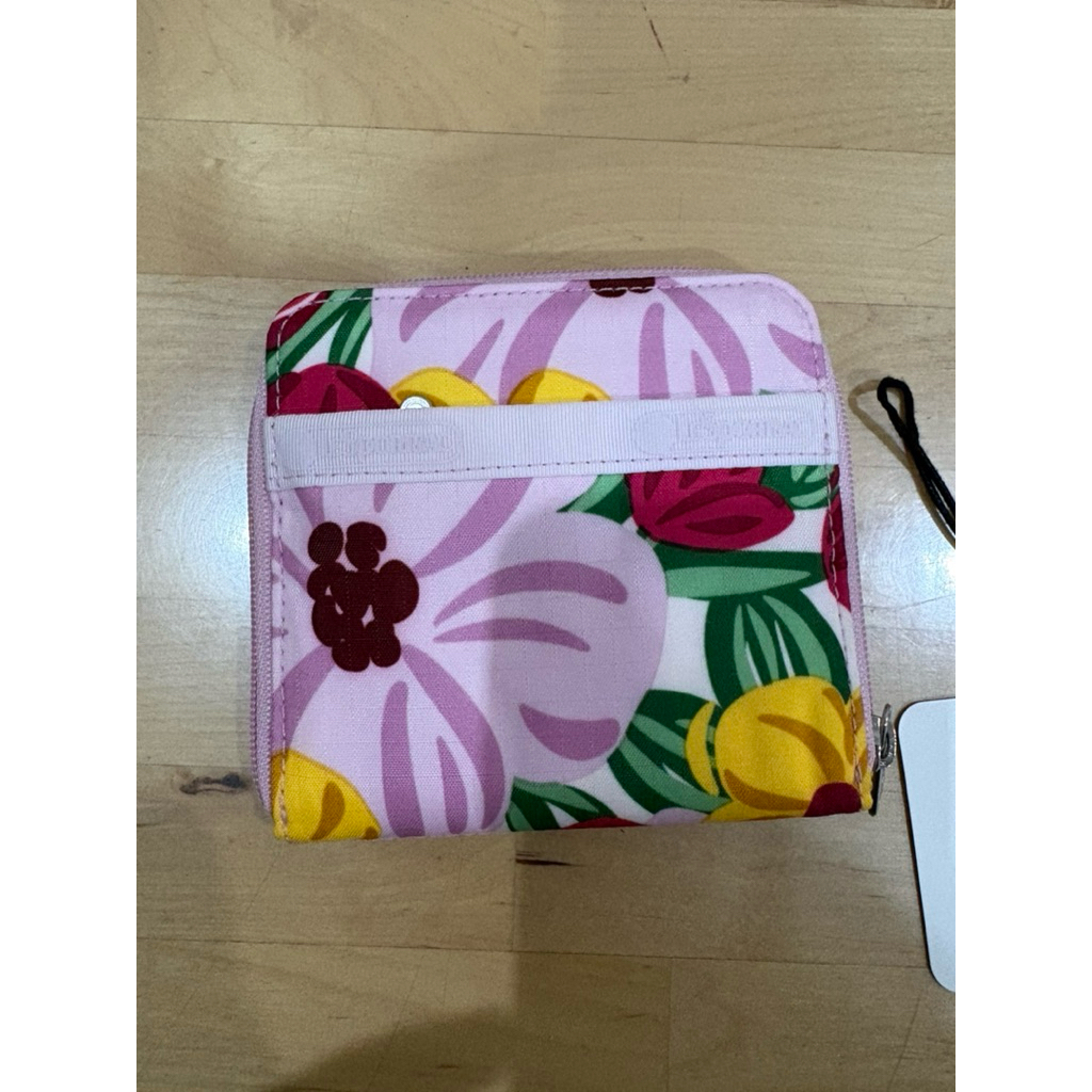ส่งต่อ Lesportsac Compact zip wallet