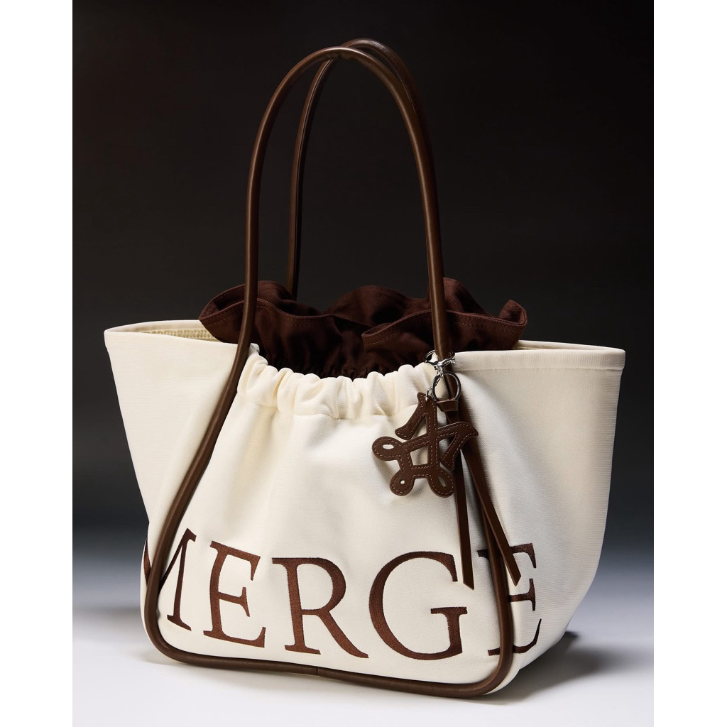 มีส่งด่วน กระเป๋า Merge A Day Bag Defect* ไซส์ L