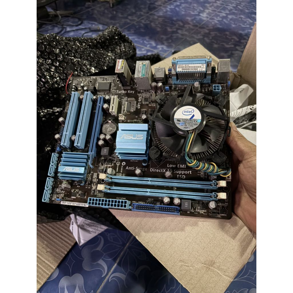 เมนบอร์ด ASUS LGA775 + CPU Core 2 Duo 3.0 + Ram DDR3 2 Gb