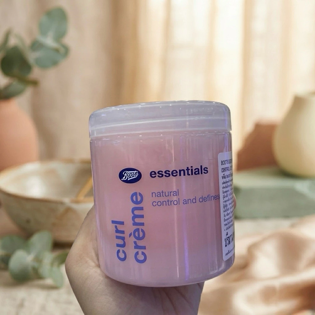 ครีมจับลอนผม Boots Essentials Curl Creme 250ml. ผมหอมนุ่ม ช่วยให้ผมเป็นลอนสวย ไม่ชี้ฟู