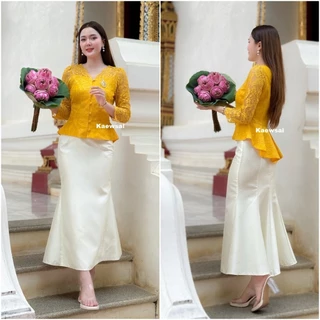 เสื้อรุ่น-พลอยไพลิน (K) ดีไซน์สุดเก๋ ระบายด้านหลัง กระดุมหน้าแกะได้ ใส่ออกงาน งานบุญ งานบวช งานแต่ง เรียบหรู