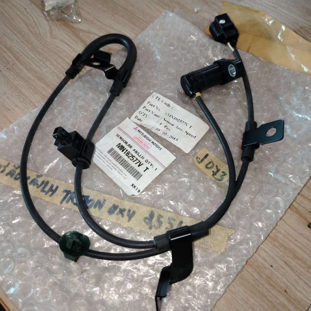#แท้งานศูนย์100%เซ็นเซอร์ล้อหลัง LHสำหรับรถยนต์Mitsubishi TRITON 4*4(MN102577VT T)Mitsubishi*รบกวนอ่