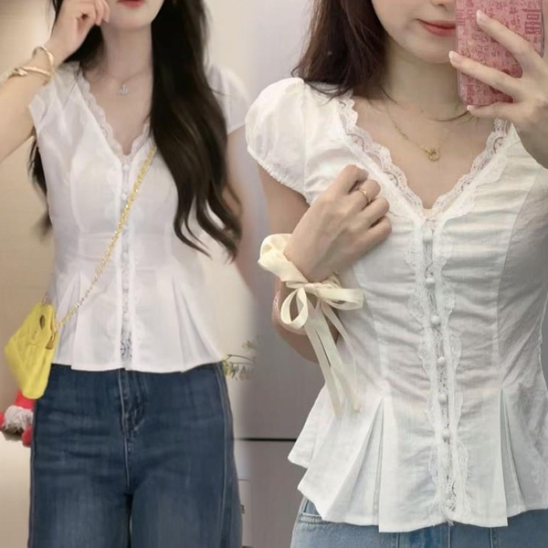 C&T#เสื้อเชิ้ตผู้หญิงคอวีสีขาว ลูกไม้แท้ ดีไซน์เก๋ไก๋ สไตล์ฝรั่งเศส เสื้อเชิ้ตทรงเข้ารูป ดีไซน์ประณีต#W631