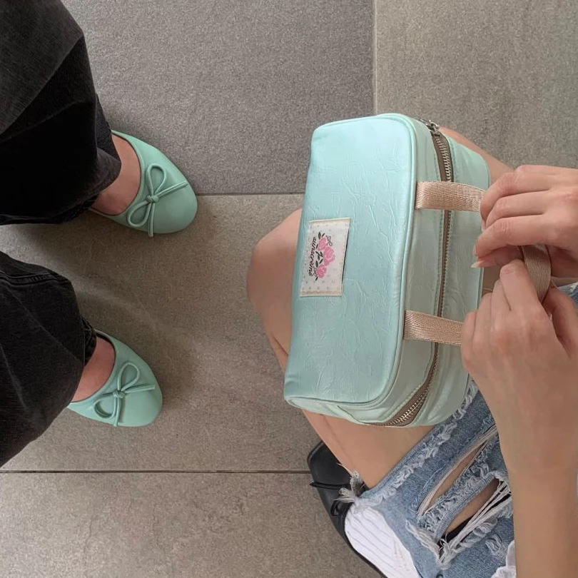 SUNSCRÈME - MINI ROSIE POUCH (กระเป๋าใส่เครื่องสำอาง/มือถือ/กล้อง) สีมินต์/ชมพู/เหลือง/ฟ้า