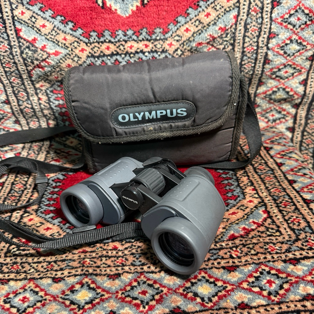 กล้องส่องทางไกล Olympus 7x35 DPA   ตำหนิเลนส์หน้าสุดมีฝ้า รานิดหน่อย เอาไปถอดล้างหน่อยก็แจ่มเลย หรือ