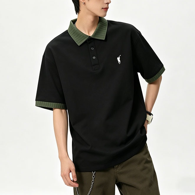 เสื้อโปโลแขนสั้นผู้ชาย สีเขียว คอปก ปักโลโก้แบบคลาสสิก เนื้อผ้าโปร่งสบาย สวมใส่ได้หลายโอกาส