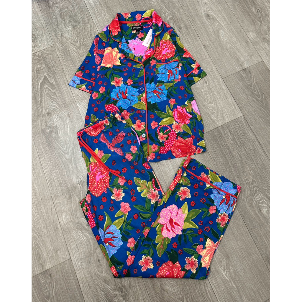 ROOM SERVICE Pajamas ชุดนอนลาย Ploral print ผ้ายืด ผ้านุ่ม กางเกงเอวยืด มีสายปรับรูดได้
