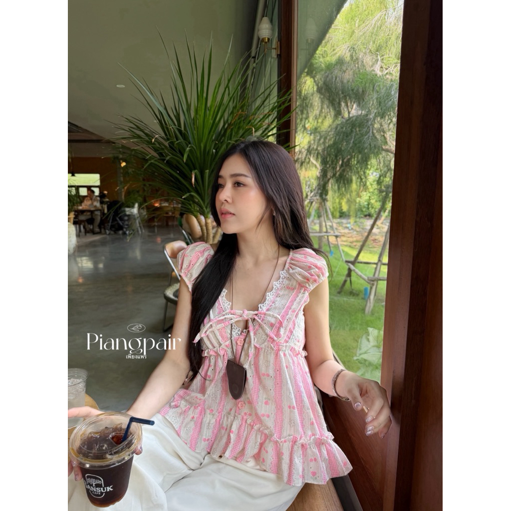 เสื้อแขนดอลลี่ ผ้าฉลุ กระดุมดอกไม้ กระดุมใช้งานได้จริง ไม่มีสม็อคหลัง แต่งโบว์หน้า PP30รุ่นคัพเค้ก