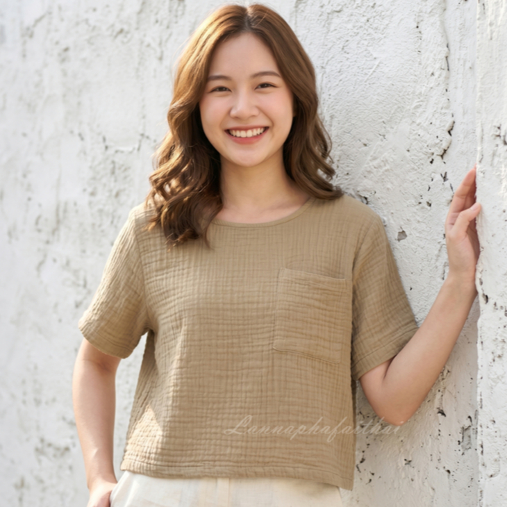 เสื้อครอปผู้หญิงแขนสั้น ทรงบ็อกซี่ มีกระเป๋า Boxy Cotton Top Minimalist Relaxed Cotton Top