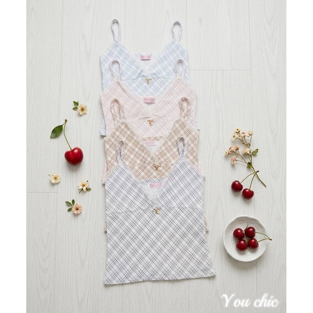 Picnic Top เสื้อสายเดี่ยวคอวี ผ้าร่องยืดลายสก็อต สอยอะไหล่ทอง