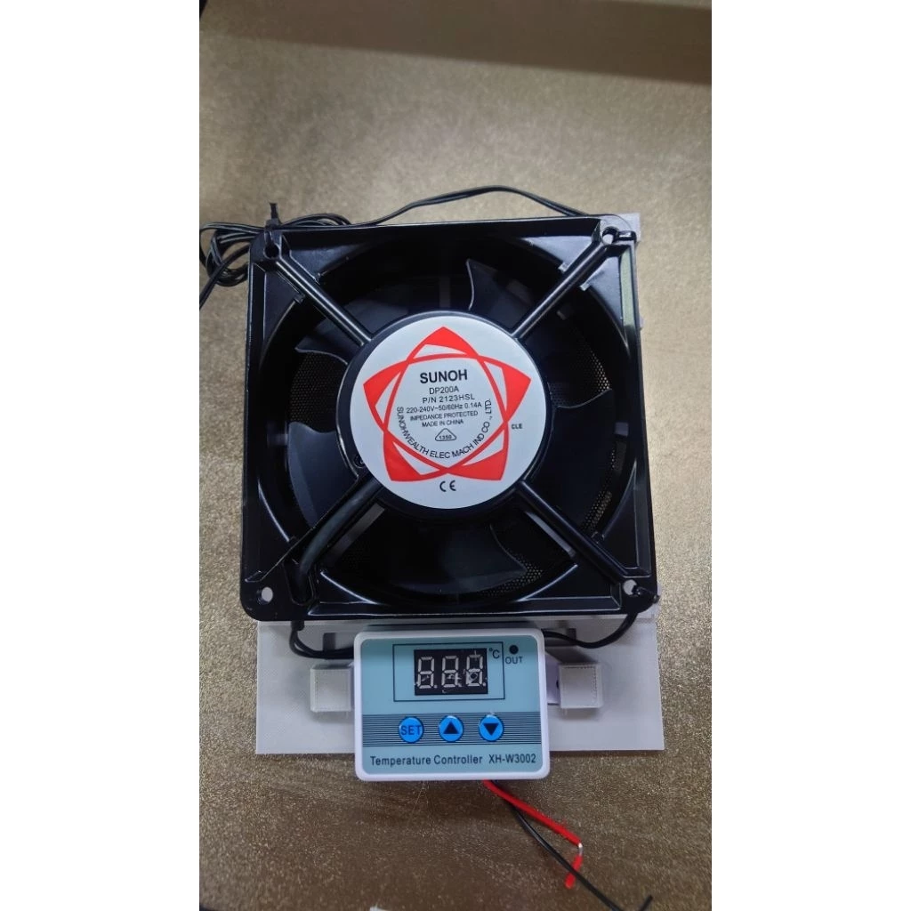 ชุดระบายความร้อน invertor กันแมลง พร้อมพัดลม ความคุมตามอุณหภูมิ