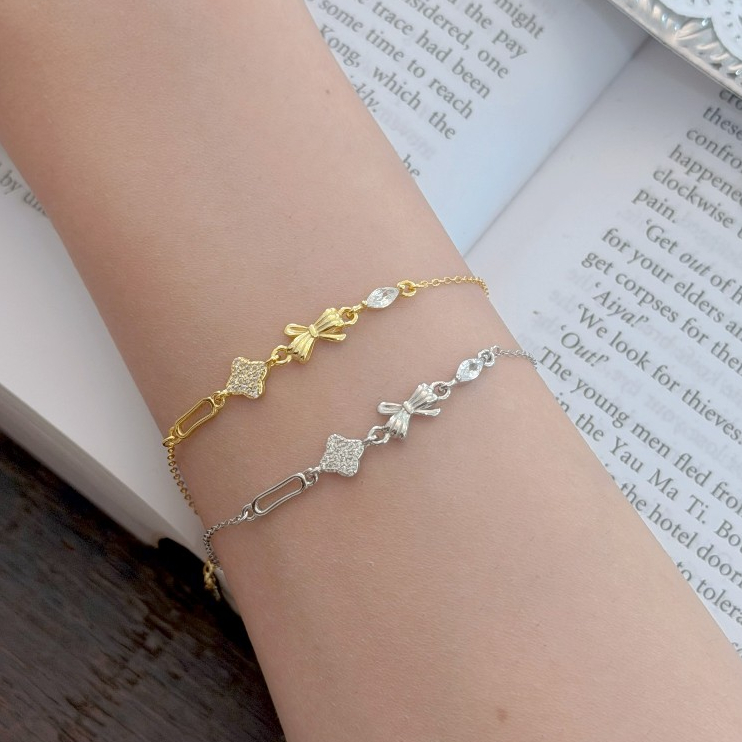 Suwann.na กำไล สร้อย สร้อยข้อมือ กำไลแฟชั่น กำไลใบโคลเวอร์เพชร สีเงิน, ทอง