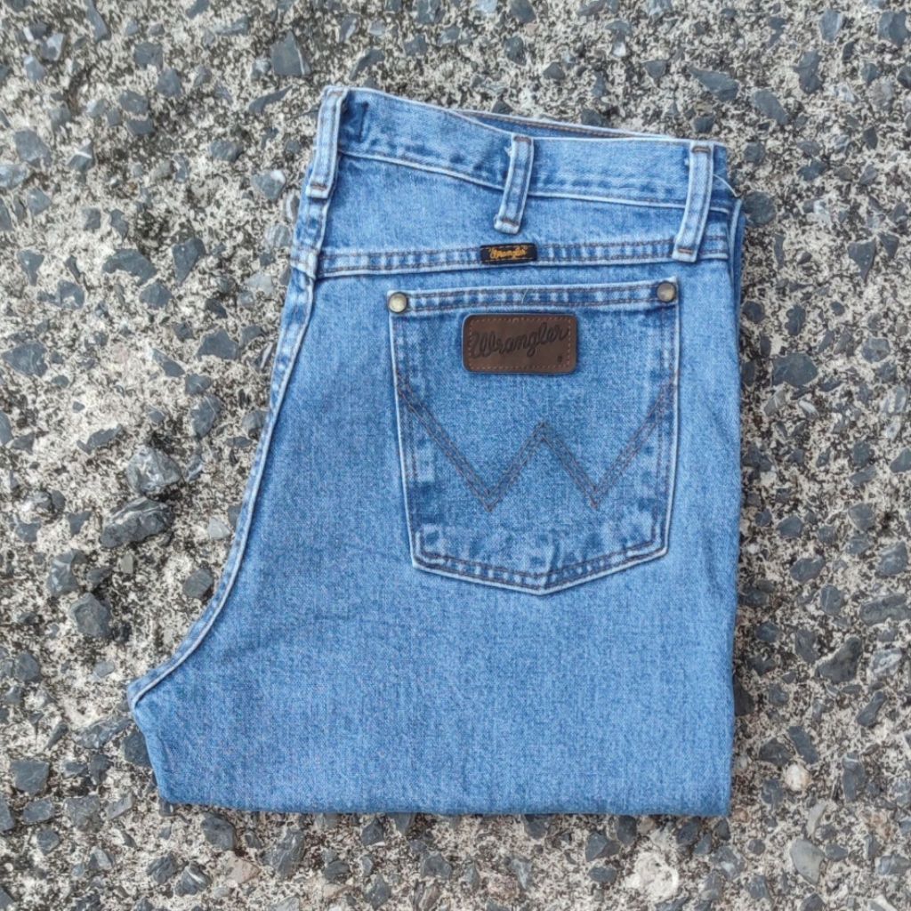 W35/36 กางเกงยีนส์มือสอง Wrangler รุ่น 47MWZSW เอววัดจริง 36" ยาวทั้งตัว 42" ปลายขา 8.4" ผลิต Nicara