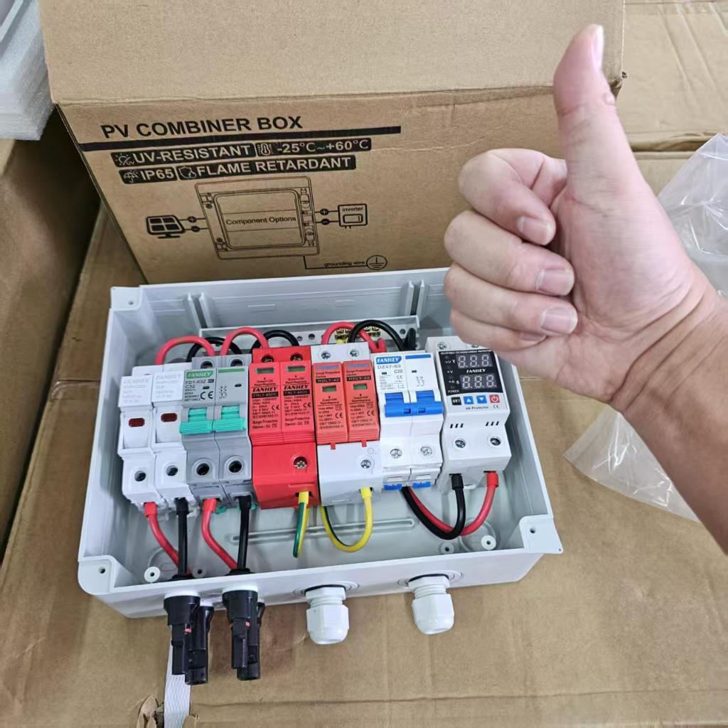 ชุดกล่องเบรกเกอร์ขนาด 1-5KW ชนิดกันน้ำป้องกันไฟกะชากของระบบไฟ AC และ DC สำหรับออนกริดอินเวอร์เตอร์ระบบโซล่าเซลล์