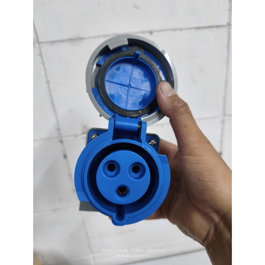 Marathon Power Plug 32A 2P+G 200-250V AC IP67