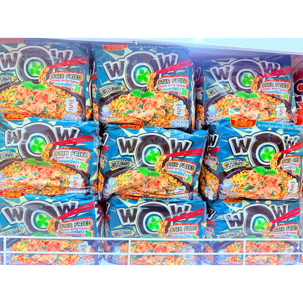 บะหมี่กึ่งสําเร็จรูปแบบแห้งWOWรสหมูผัดยี่หร่าแพค5ซอง72กรัม