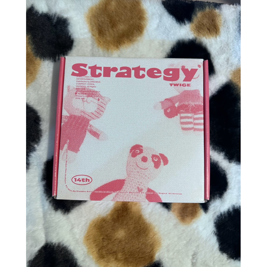 [พร้อมส่ง] Twice - Twice Strategy อัลบั้มเปล่า ได้ของครบยกเว้นการ์ด