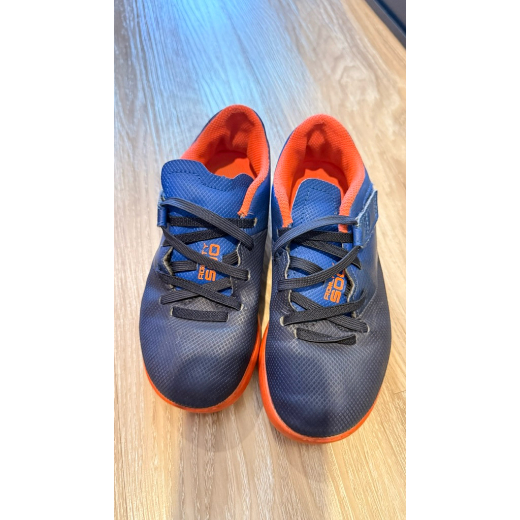 ส่งต่อรองเท้าฟุตบอลเด็ก6-7ขวบ/ร้อยปุ่ม แบรนด์ Kipsta (Decathlon) Size EUR32