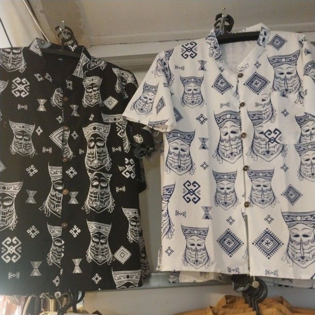 เสื้อผ้าฝ้ายลายผีตาโขน/ผู้ชายมีสองสี/ขาวและดำ อัพเดพใหม่เป็นกระดุมผ่าจะถอดง่ายกว่ากระดุมคอ