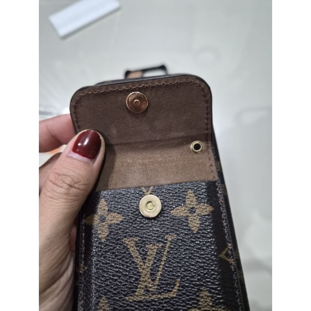 เคส iPhone 16 Pro ลาย lv