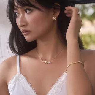 earika.earrings - petal lullaby necklace สร้อยคอดอกไม้ลูกปัด วัสดุสแตนเลส (stainless steel) เหมาะสำหรับคนแพ้ง่าย