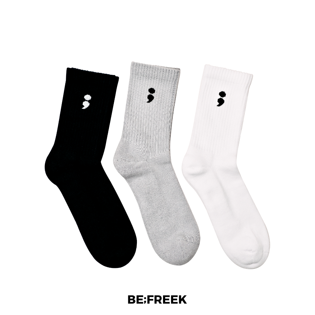 BE;FREEK ถุงเท้าโลโก้ SEMICOLON SET 3 สี SEMICOLON SIDE LOGO SOCKS SET 3 COLOR