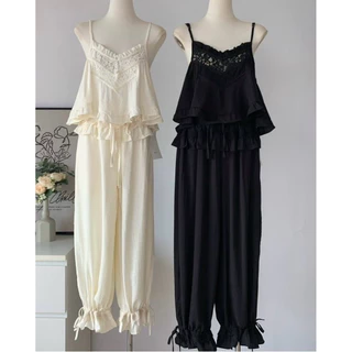O เซ็ตนี้บอกเลยว่าจึ้งมาก! ลุค Boho-Chic คิ้วท์ๆละมุนใจ เสื้อสายเดี่ยวขอบลูกไม้ กางเกงบอลลูนผูกเชือกที่ปลายขา