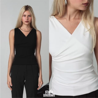 STUDIO UNKNOWN - SS26 Yana V Top เสื้อยืดคอวีจับจีบช่วงไหล่