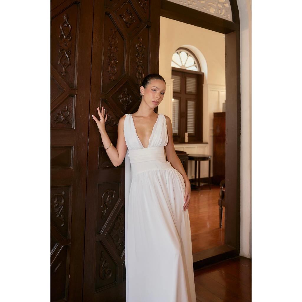 Athena Maxi Dress ตัวเดรสเน้นทรงด้วยดีไซน์รัดช่วงเอว ทำให้เวลาใส่แล้วดูสูงสุดๆค่ะ