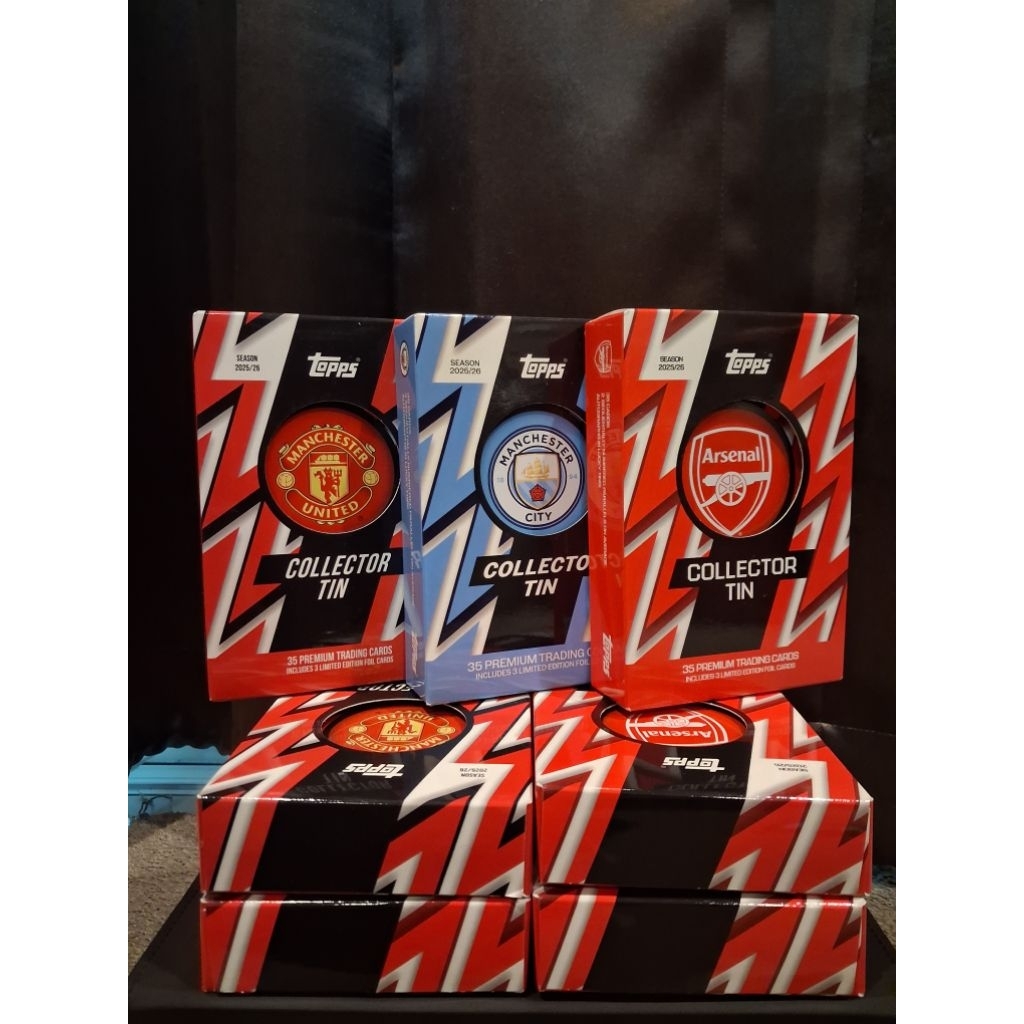 TOPPS COLLECTOR TIN ARSENAL / MAN CITY / MAN UNITED : SEASON 2025/26