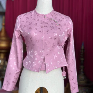 เสื้อไทลื้อแบบฉบับเจ้านางเชียงตุงประยุกต์ ผ้าลายดอก ดีไซน์สวยงาม โทนสีชมพู ดูหรูหราและมีสไตล์
