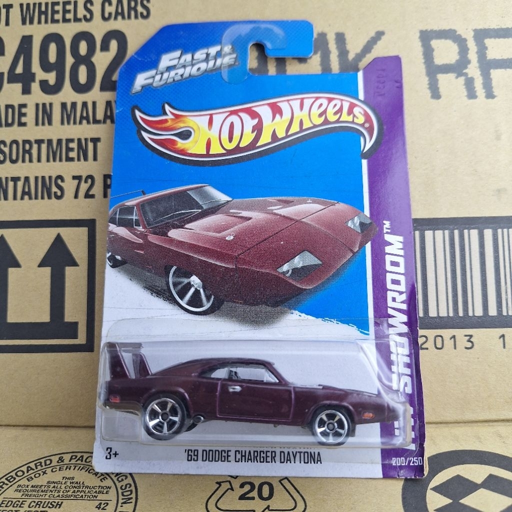 รถเหล็ก Hotwheels 69 DODGE CHARGER DAYTONA 209/250 (kg41)