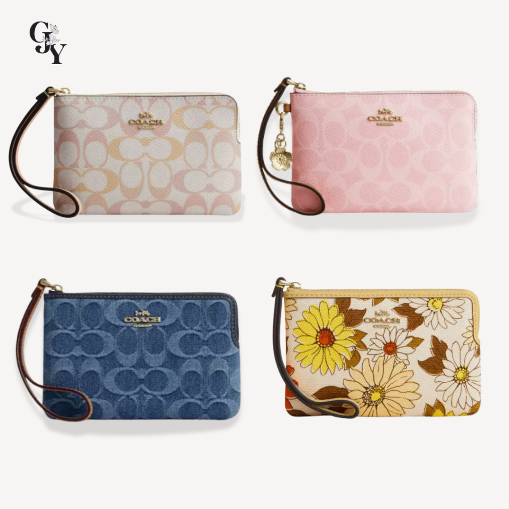 กระเป๋าคล้องมือ Corner Zip Wristlet With Candy Print And Charm