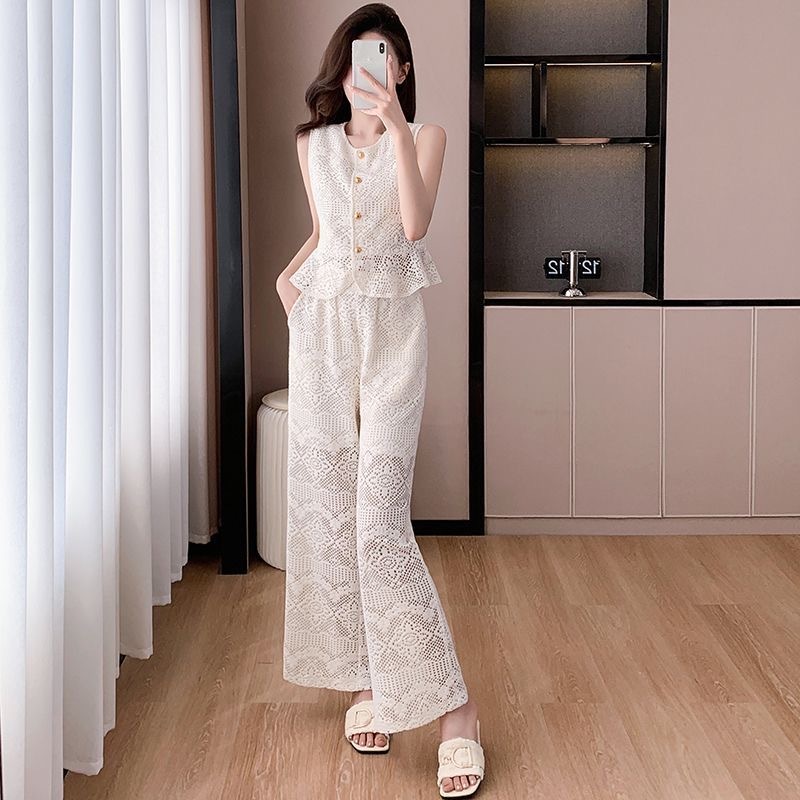 Swan shop ชุดเซ็ตลูกไม้สีครีม เสื้อแขนกุด + กางเกงขายาว ทรงสวย ดูหรู