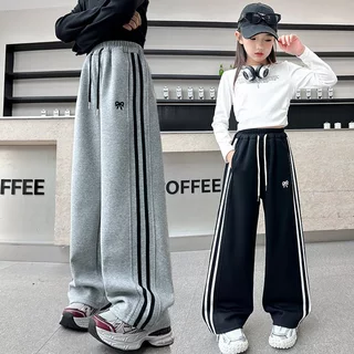Girls' sweatpants 120-170cm สีดำ สีเทา กางเกงวอร์มขายาวทรงตรง เอวสูง ทรงหลวม สำหรับเด็ก กางเกงแฟชั่นใหม่ปี 2026 HOT