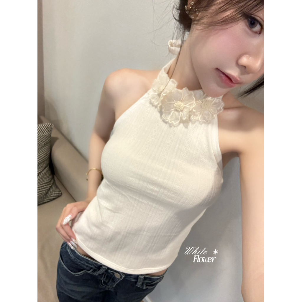 Vivienne เสื้อคล้องคอแบบผูก ประดับดอกไม้🌸